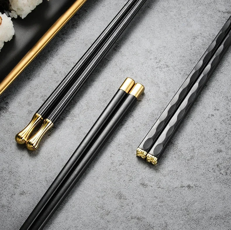 AMICI™ Zwart-Gouden Chopsticks – Een luxe toevoeging aan jouw tafel