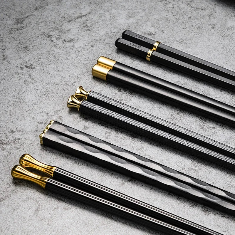 AMICI™ Zwart-Gouden Chopsticks – Een luxe toevoeging aan jouw tafel