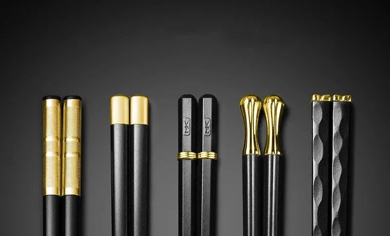 AMICI™ Zwart-Gouden Chopsticks – Een luxe toevoeging aan jouw tafel